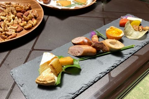 【鳥取・大山・料理教室】ビールとの相性もバツグン！いろいろ食材の燻製作り体験