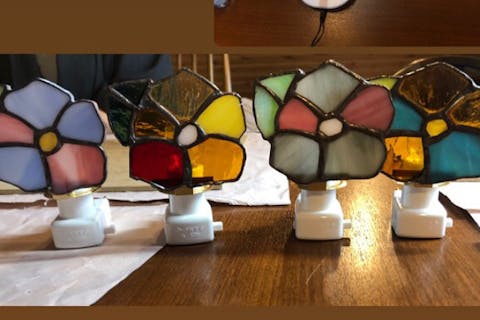 【長野・白馬・ステンドグラス体験】お花のデザインがかわいい！おやすみランプ作り