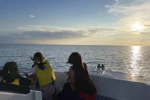 【沖縄・北谷・クルージング】サプライズにおすすめ！プライベートサンセットクルーズ