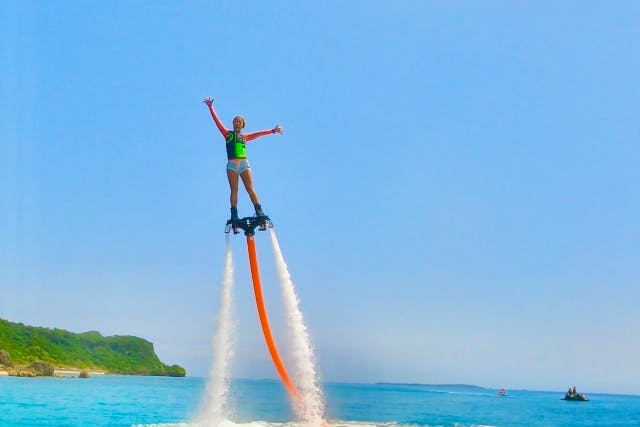 【沖縄・宜野湾・マリンスポーツ】3時間遊び放題！県内最多のフライボードやバナナボートなど全12種類から選んで乗り放題〜安心のプロライダーがレクチャー〜