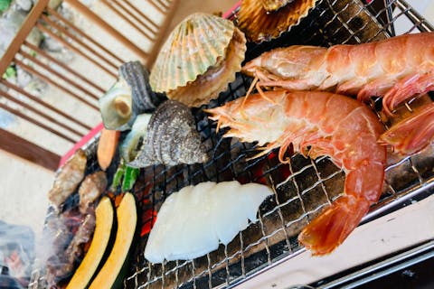 【大分・別府・海鮮BBQ】火おこしゴミ持帰りなし！開放的な自然の中で新鮮な海鮮炭火焼き！