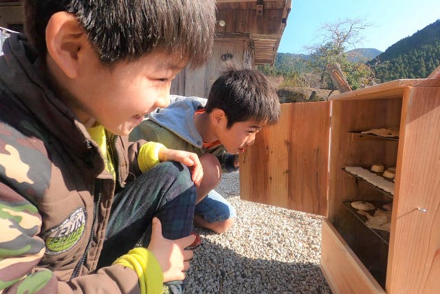 【三重・熊野・燻製器づくり】世界に1つしかない木製燻製器を手作り！熊野杉で燻製器作り＆燻し体験