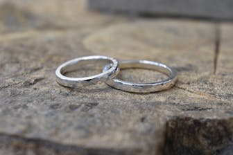 アトリエAGU   ハンドメイド    SILVER リング&ブローチ　日本製 小栗俊祐・鈴木詩織様 (Pt/WGグレー ダイヤ＆和紙 エンゲージ