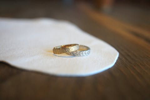 【長野・佐久穂・シルバーアクセサリー手作り】囲炉裏を囲むあたたかな工房で作る、シルバーイヤカフ