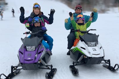 岩手・北上・スノーモービル】4歳からOK！スノーモービルファミリー