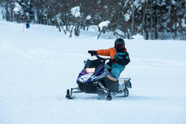 岩手・北上・スノーモービル】4歳からOK！スノーモービルファミリー