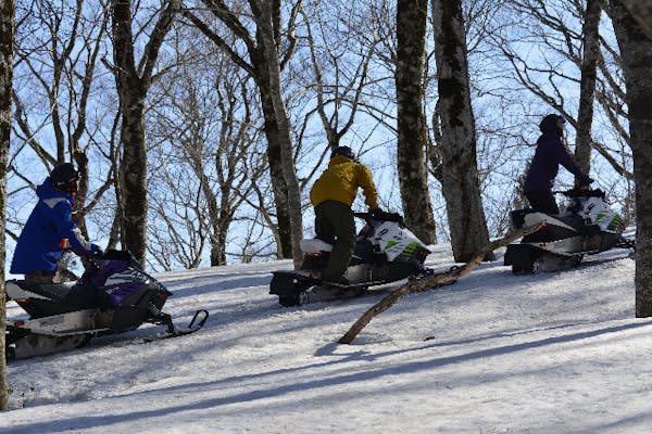 岩手・北上・スノーモービル】旧林道を爽快に巡る！スノーモービル林道