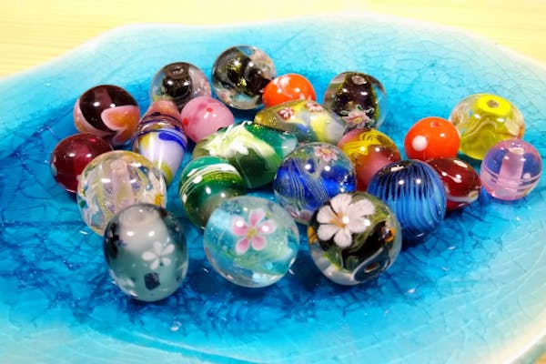 三重・鈴鹿・とんぼ玉体験】マンツーマンでとんぼ玉2個制作。色ガラス