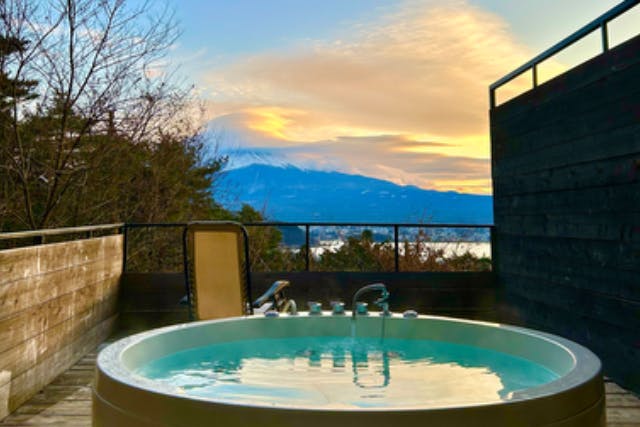 【山梨・富士河口湖・日帰り温泉】富士山を眺めながら整う…《貸切》テントサウナ＆ジャグジーバス