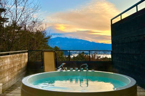 【山梨・富士河口湖・日帰り温泉】富士山を眺めながら整う…《貸切》テントサウナ＆ジャグジーバス