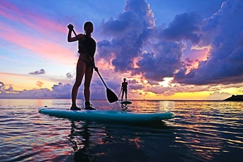 【沖縄・奥武島・SUP】幻想的なサンセットSUPクルージング！1組限定ガイド完全貸切制！器材レンタル無料・写真プレゼント・那覇空港から約30分の好立地！