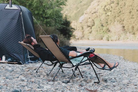 【和歌山・古座川・テントサウナ】透明度抜群な支流・小川でととのう！水と風のテントサウナ（貸切）