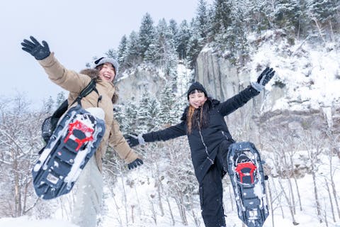 【北海道・上川・スノーシュー】初心者歓迎！冬の層雲峡を満喫するスノーシューガイドツアー