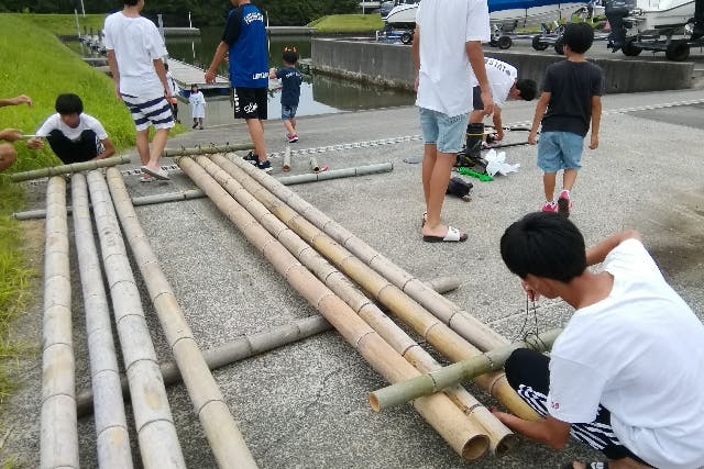【静岡・浜松・いかだ作り】竹の水に浮く性質を体感！非日常の体験ができる竹筏づくり