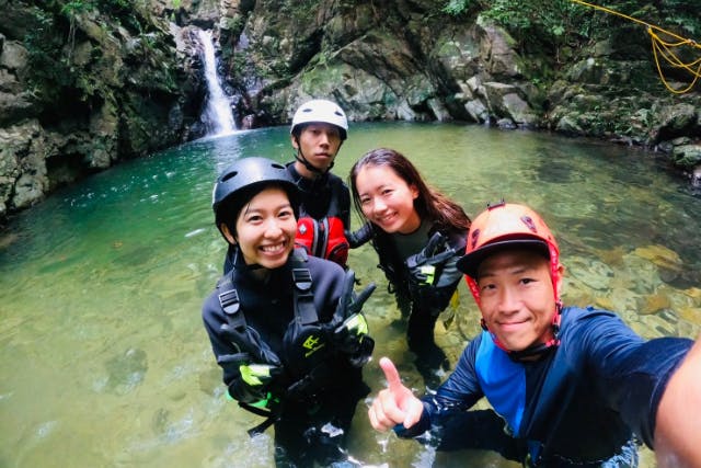 【沖縄・名護・シャワークライミング】アクティブに体験！やんばるの森アドベンチャー
