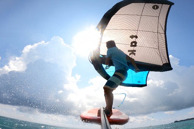【沖縄・石垣島・ウインドサーフィン】水の上をスイスイ飛び回る！ウイングフォイルレッスン