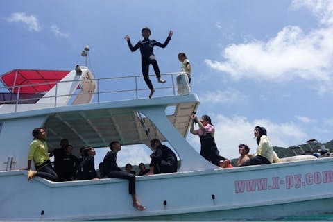 【沖縄・石垣島・貸切クルーズ】社員旅行やサークルにピッタリ！豪華なクルーザーをチャーターして石垣島の海を満喫しよう！