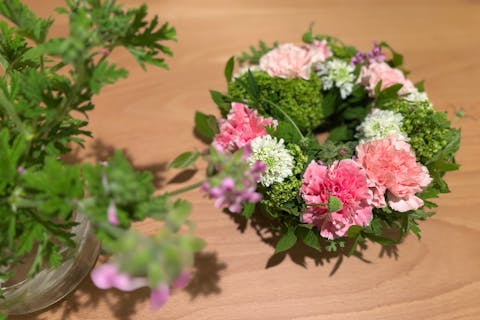 東京・押上【フラワーアレンジメント】母の日フラワーアレンジメントリースを作りましょう！