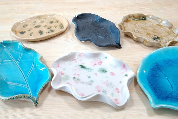 三重・鈴鹿・陶芸手びねり】500年前技法で作る+模様+色塗りを一気にや