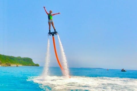 【沖縄・宜野湾・マリンスポーツ】2時間遊び放題！県内最多のフライボードやバナナボートなど全12種類から選んで乗り放題〜安心のプロライダーがレクチャー〜