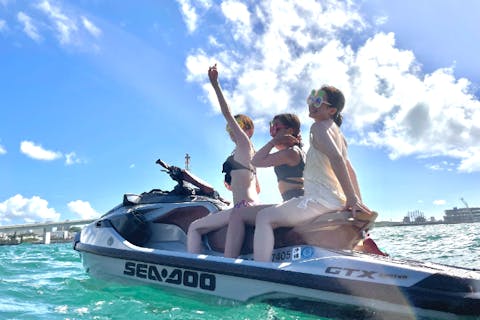 【沖縄・宜野湾・マリンスポーツ】2時間遊び放題！県内最多のフライボードやバナナボートなど全12種類から選んで乗り放題〜安心のプロライダーがレクチャー〜