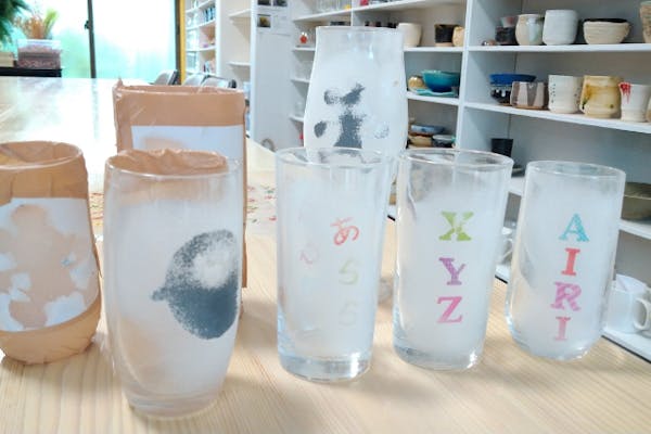 三重・鈴鹿・サンドブラスト】特殊な砂を吹き付けてコップ等を作