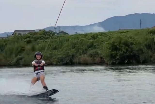 岐阜 海津 ウェイクボード 水の上を爽快に滑る 長良川でウェイクボード体験 アソビュー