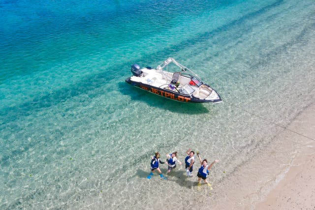 奄美大島【ボートツアー】コウトリビーチ（シュノーケリング＋ウェイク又はトーイング付）当日予約可能！ドローン空撮、GoPro動画で撮影する写真の無料プレゼントあり（120分）※お一人様も可能
