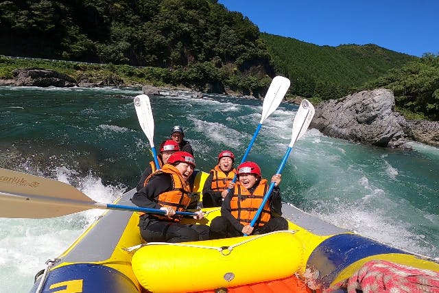 (株)nagaragawa rafting&outdoors nalu nani:【岐阜・郡上・ラフティング】ファミリーに大人気!長良川ラフティング半日体験