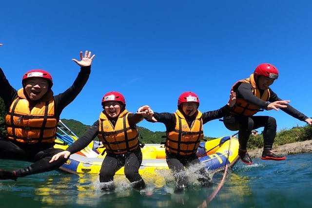 (株)nagaragawa rafting&outdoors nalu nani:【岐阜・郡上・ラフティング】☆土日祝限定!グループ割引☆長良川ラフティング半日体験