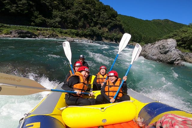 (株)nagaragawa rafting&outdoors nalu nani:【岐阜・郡上・ラフティング】☆土日祝限定!グループ割引☆長良川ラフティング半日体験
