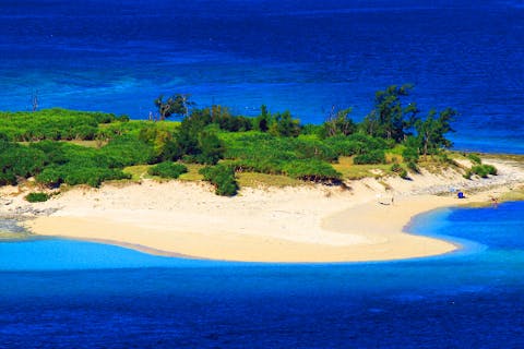 【沖縄・座間味・水上バイク】洞窟や島を巡る爽快ツーリング！水上バイク無人島ツアー