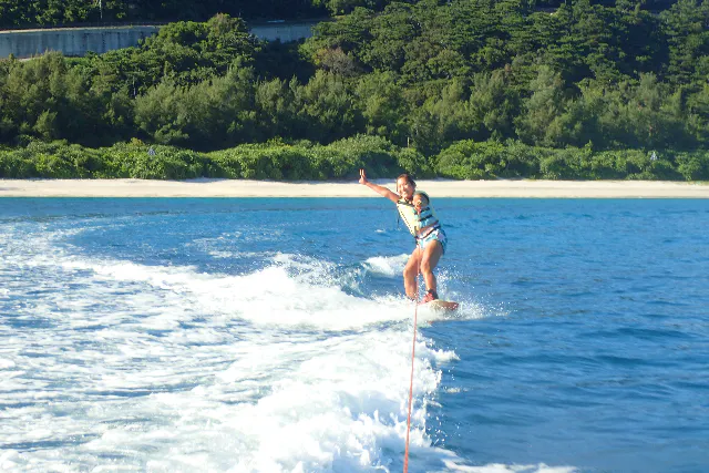 沖縄・座間味・ウェイクボード】海を駆ける爽快アクティビティ