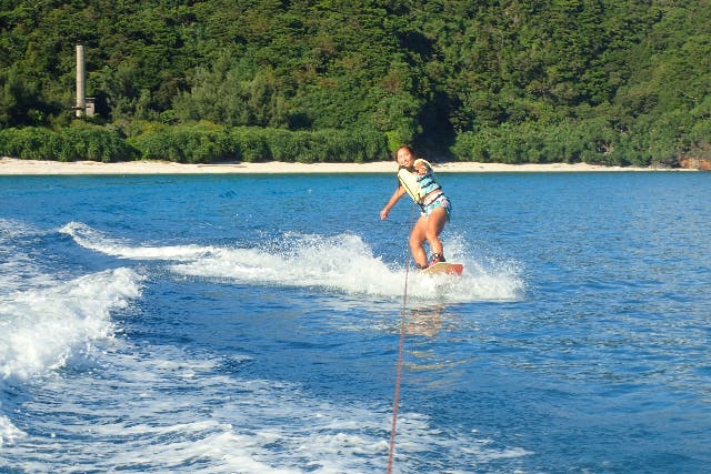 沖縄・座間味・ウェイクボード】海を駆ける爽快アクティビティ