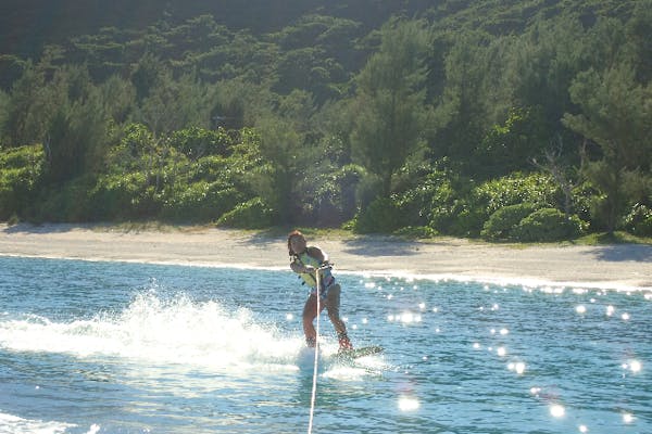 沖縄・座間味・ウェイクボード】海を駆ける爽快アクティビティ