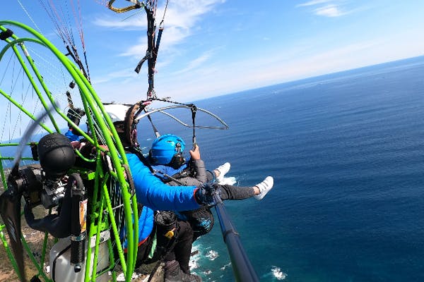 和歌山・串本・モーターパラグライダー】絶景に感動！遊覧飛行スタンダードコース｜アソビュー！