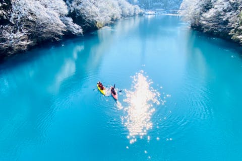 【群馬・四万湖・レイクカヌー】冬限定！空気が澄んだ大自然を進むカヌーツアー