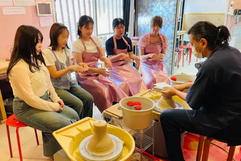 イオンモール土岐＆土岐アウトレット・コース！貸切個室【仲良しプラン】贅沢2種類の陶芸体験★ろくろ＆手びねり小物作り／カップル・グループに人気／せと品野IC～18分