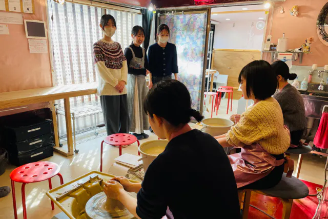 イオン土岐・アウトレット・コースに！都会の喧騒を離れ異空間・貸切個室【カジュアルプラン】電動ろくろ体験３〜９名★ファミリー・グループ割引有、園児2300円