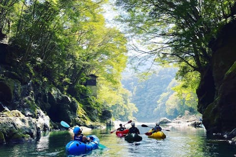 【東京・奥多摩パックラフト】駅から徒歩０分！迫力満点の奥多摩パックラフト！