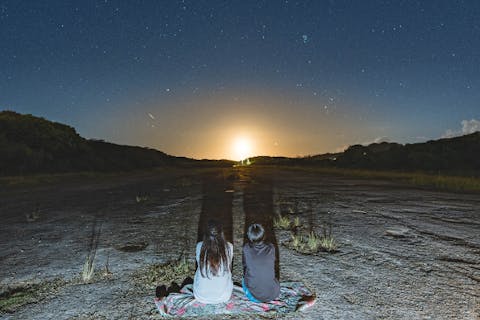 【沖縄・本部・星空フォト・星の解説付き】星空浴と宙さんぽ　in 本部飛行場　星の案内人の解説、参加者毎に星達をバックに撮影／当日予約OK 2025ラストスパート割引中