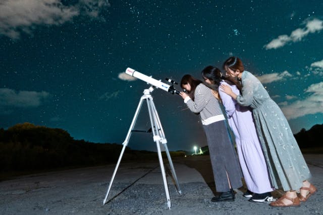 【沖縄・本部・星空フォト・星の解説付き】星空浴と宙さんぽ　in 本部飛行場　星の案内人の解説、参加者毎に星達をバックに撮影、1ドリンク付き／天候不良の場合：日程変更or全額返金　当日予約OK
