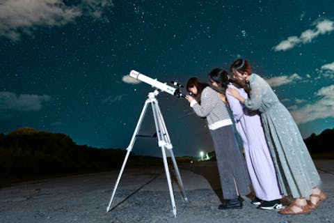 【沖縄・本部・星空フォト・星の解説付き】星空浴と宙さんぽ　in 本部飛行場　星の案内人の解説、参加者毎に星達をバックに撮影、1ドリンク付き／当日予約OK 2025夏！！お子様歓迎割引中