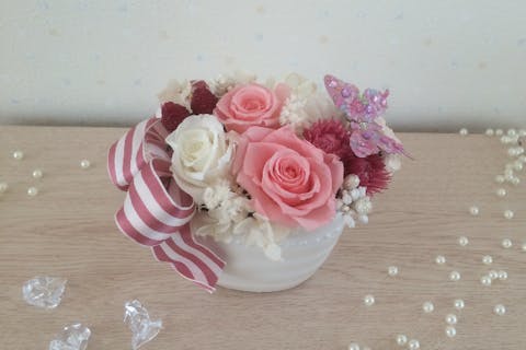 【三重・プリザーブドフラワー】贈り物にも最適！プリザーブドフラワーのアレンジ制作