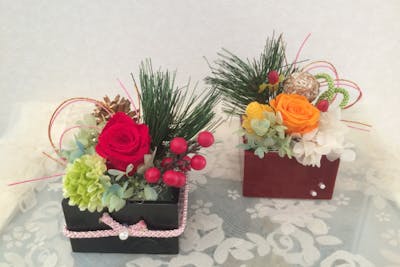 三重・プリザーブドフラワー】お正月の玄関まわりが華やぐ
