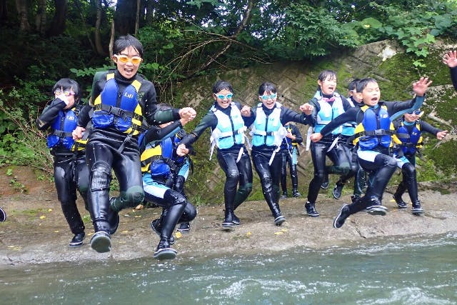 【山形・大江・トレッキング】歩いて浮かんで飛び込んで楽しむ！リバートレッキング