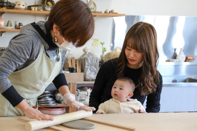 【愛知県・豊橋・手びねり】いとしのベビーとメモリアル！カワイイ手形入りのオリジナルグッズをつくろう！