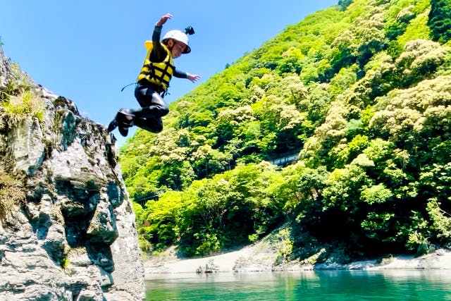 大歩危・小歩危ニューヤードラフティング:【徳島・吉野川・ラフティング】7月~8月開催 5歳から参加できる大冒険!家族でゆっくり大自然に触れる「ファミリーツアー」