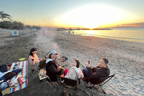 【神奈川・葉山・自然体験】極上のリラックス空間！手ぶらで海辺の焚き火を楽しめる♪一色海岸で絶景を眺めながらまったり過ごせる葉山満喫プラン（2.5h）