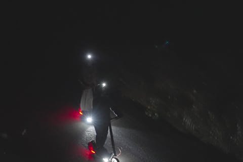 【鹿児島・徳之島・ガイドツアー】夜の森を電動キックボードで巡る！ナイトツアー